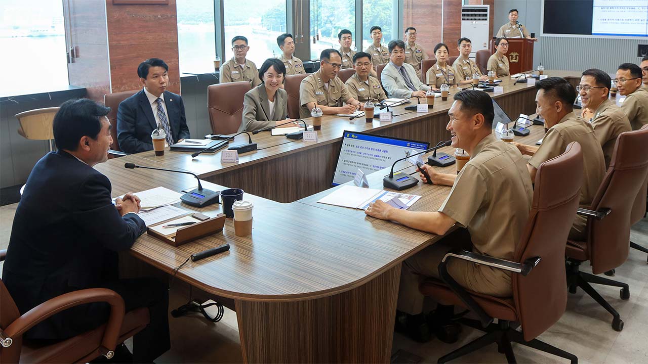 안규백, 육사 이어 해사 방문해 '사관학교 통합' 의견 수렴