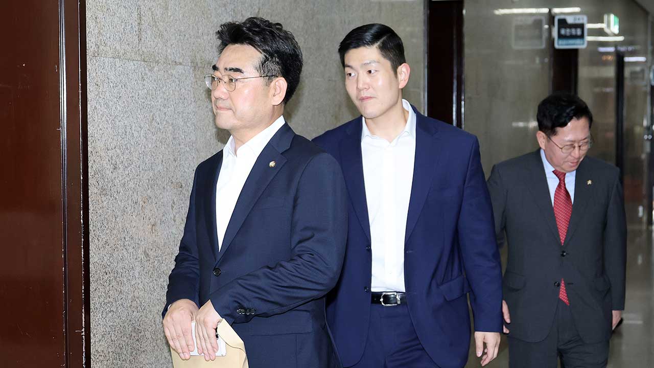 국민의힘 쇄신파, '장동혁 사퇴 논의 '의총 요구‥정점식 "주말까지 결정"