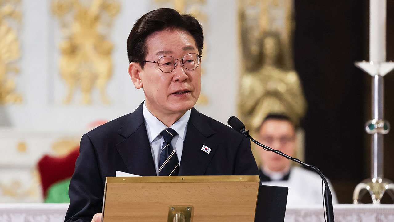 이 대통령 지지도 51.5%, 4주 연속 하락‥국힘 44.3%로 민주당 역전