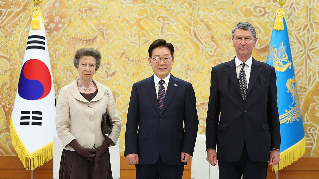 President Yoon Suk Yeol Meets with Princess Anne of the United Kingdom