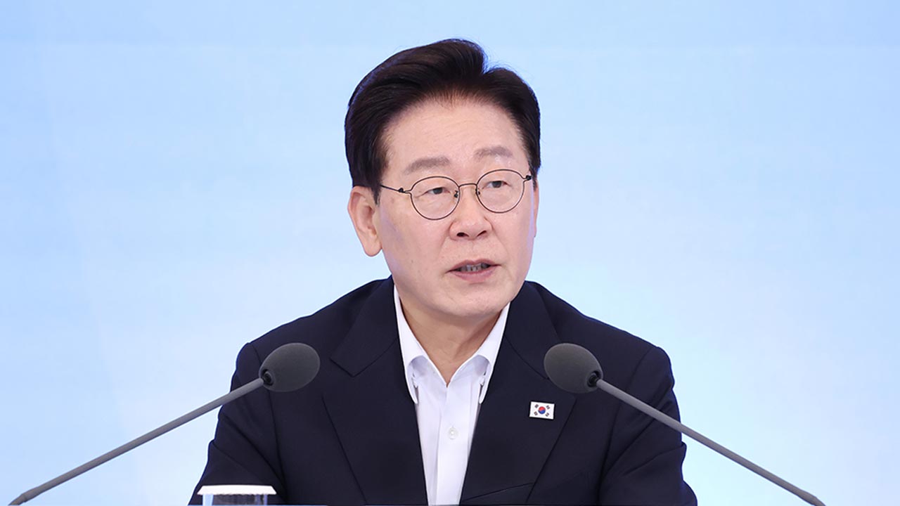 이 대통령 "반도체 산업이 만든 기회 활용해 AI 다음 먹거리 준비해야"