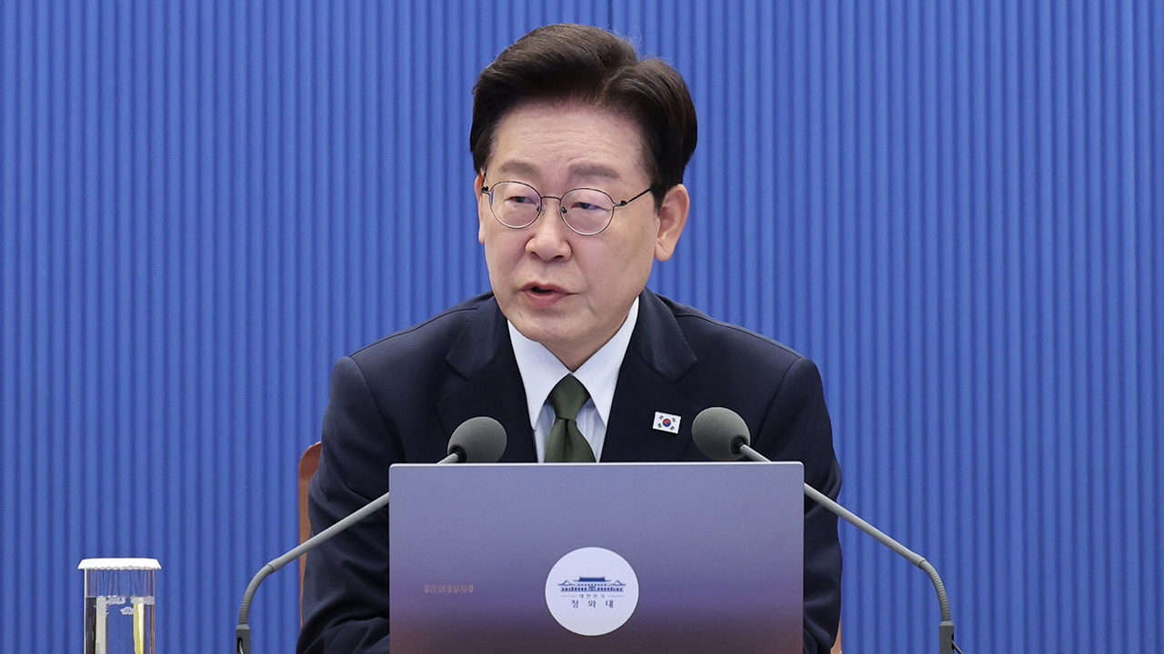 이 대통령 지지율 37.4%로 반락… 정당 지지율은 민주 42.5% vs 국힘 38.4%
