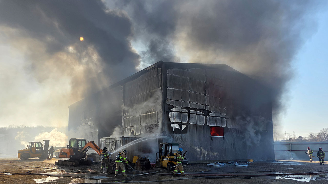 경기 양주시 의류 폐기물장에서 화재‥1시간여 만에 큰 불길 잡혀