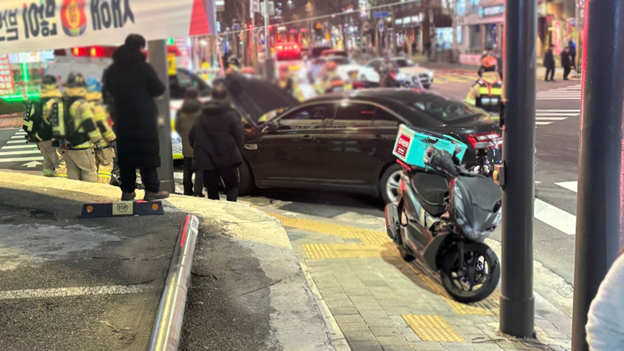 서울 양천구 사거리서 오토바이·승용차 충돌‥1명 부상