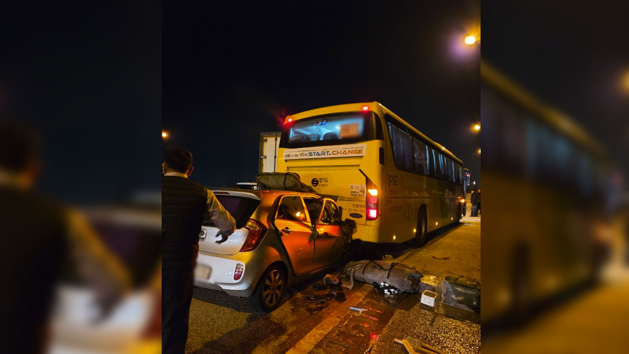세종포천고속도로서 승용차가 버스 추돌‥20대 남성 숨져