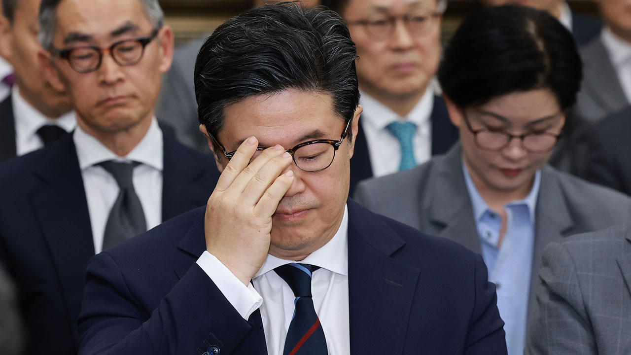 검찰, '홈플러스 사태' MBK 김병주 회장 등 구속영장 청구