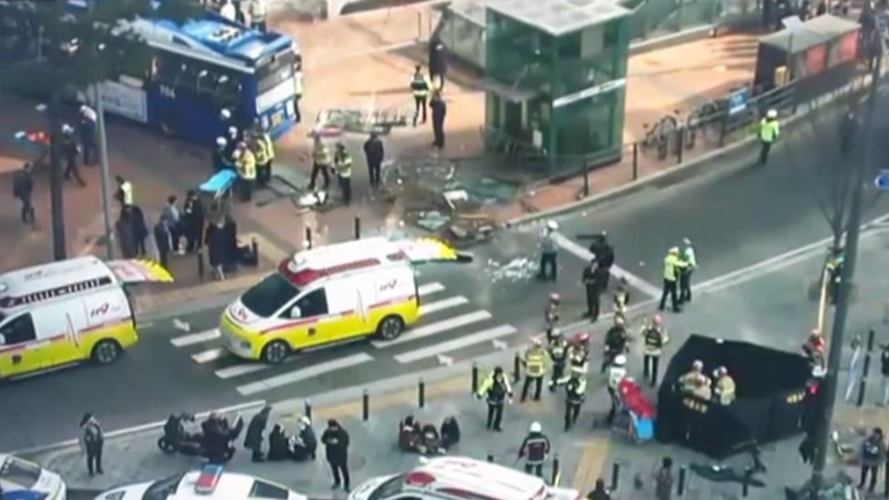 서울 서대문역에서 버스 인도로 돌진‥보행자 2명 중상·11명 경상 