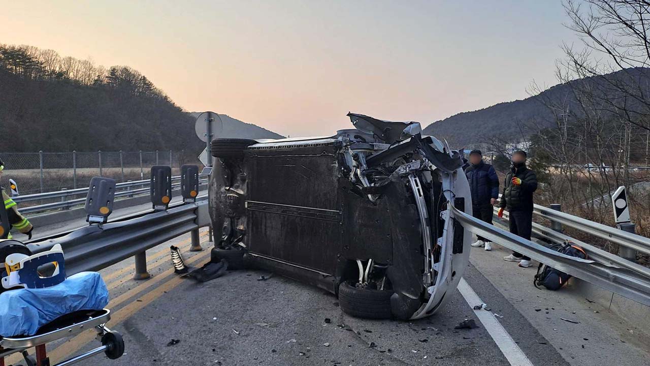 강릉 동해대로서 승용차 가드레일 충돌‥1명 숨져