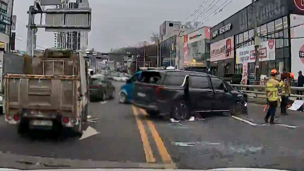 경기 남양주서 음주 차량 교량 표지석 충돌‥50대 운전자 경상