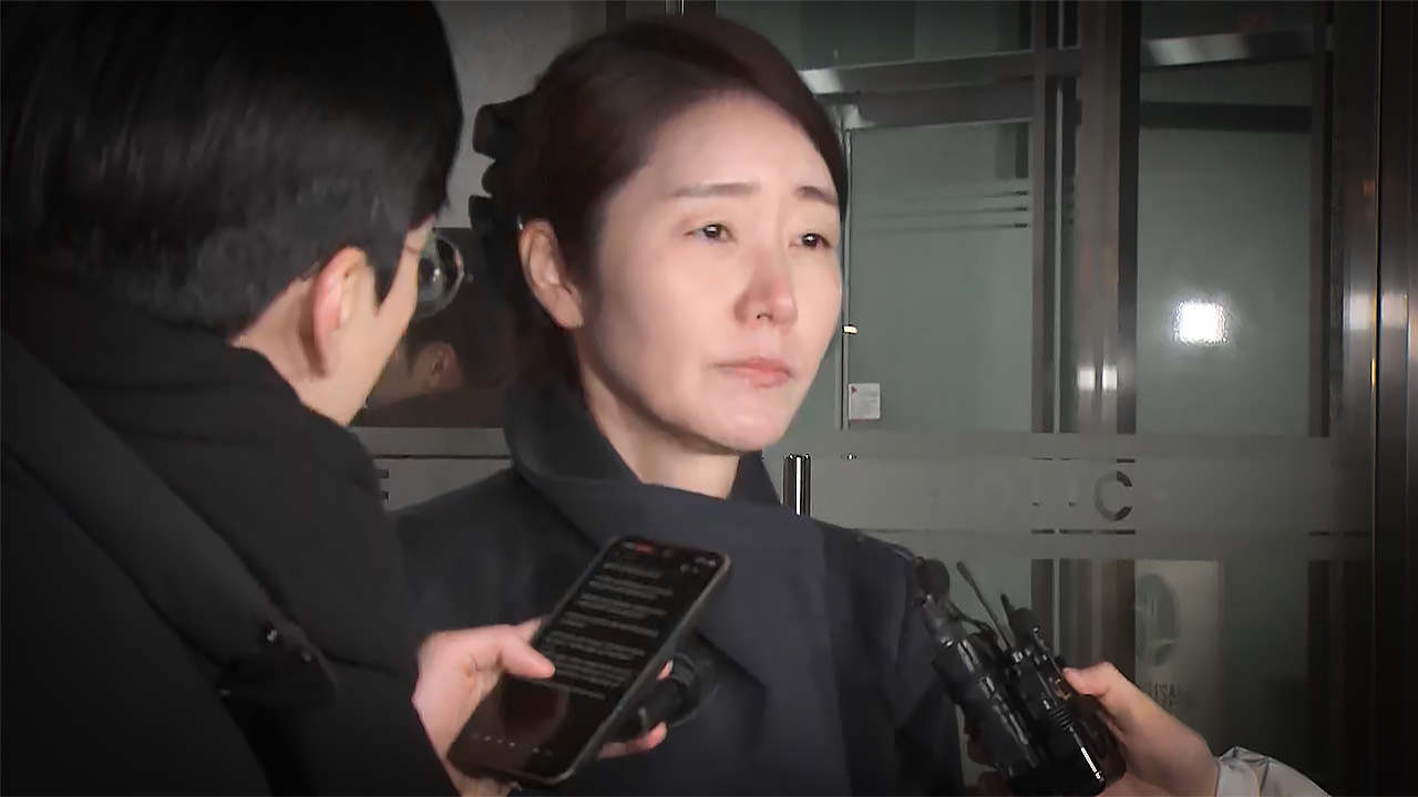 '1억 원 공천헌금' 강선우 21시간 밤샘조사 마치고 귀가