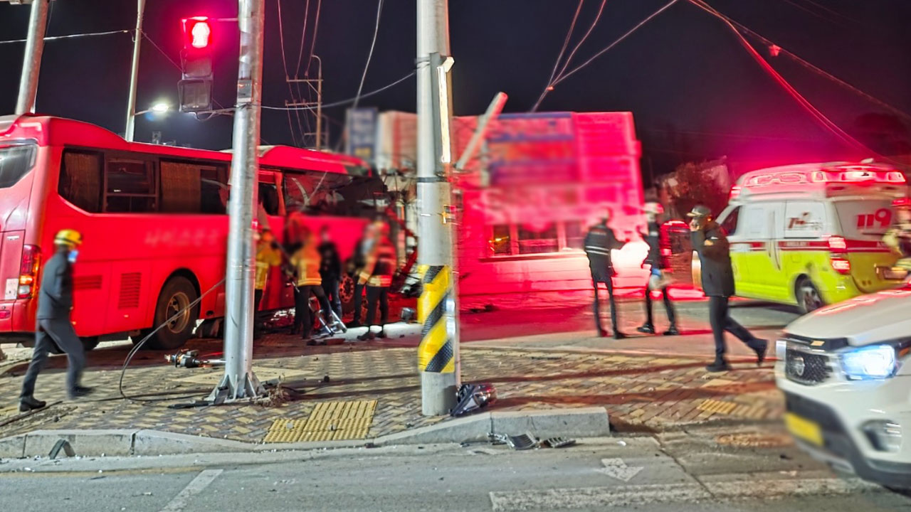 강원 원주서 승용차-버스 충돌‥사고 여파로 1천 8백여 세대 정전