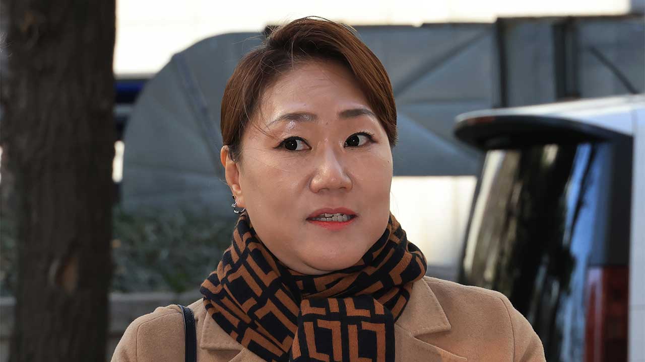 경찰, '이준석 여론조사비 대납 의혹' 강혜경 참고인 조사