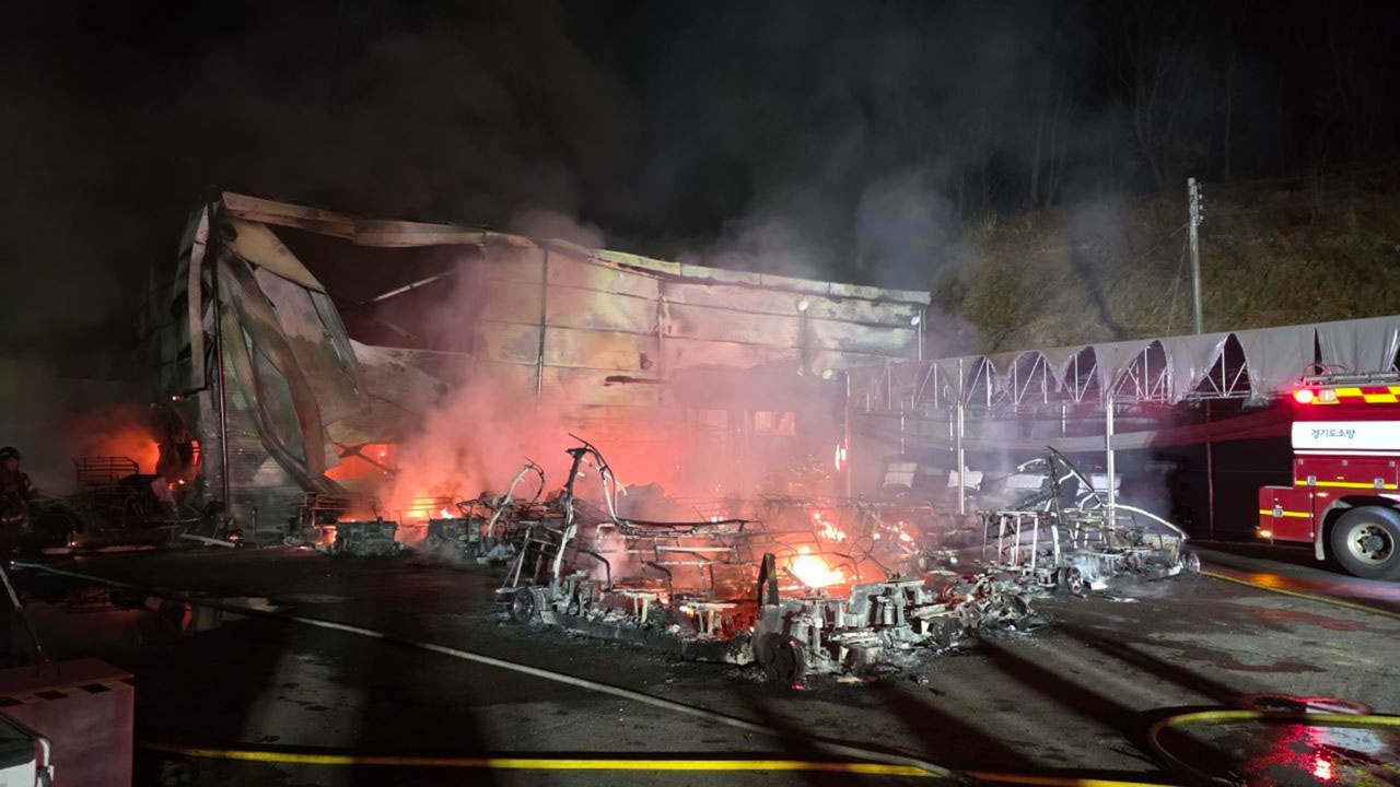 경기 안성 골프 카트 제조 창고서 불‥다친 사람 없어