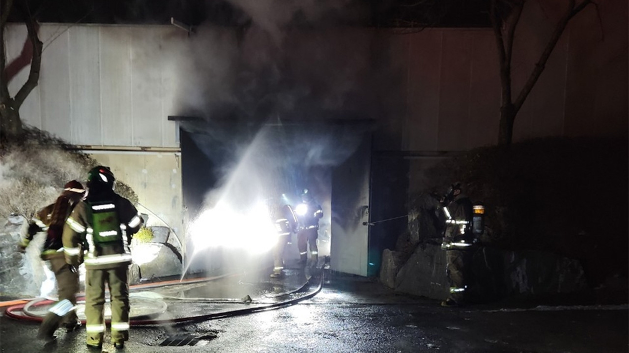 경기 용인대 건물 화재 큰 불길 잡아‥한때 '대응 1단계' 발령