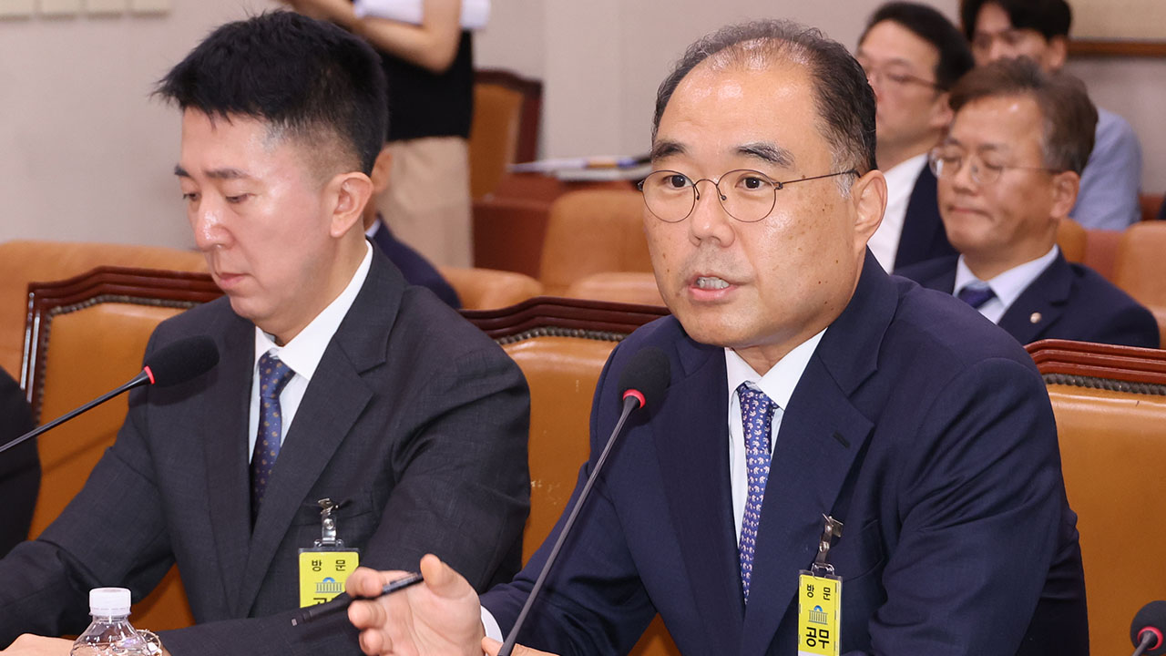 상설특검, '관봉권 띠지 폐기 의혹' 신응석 전 남부지검장 첫 조사