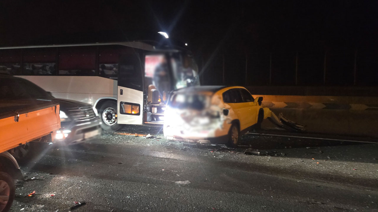 대전고속도로 판암나들목 부근 관광버스 등 4대 잇따라 추돌