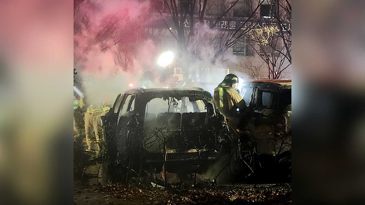 부산시청 주차장서 차량 화재‥인명피해 없어