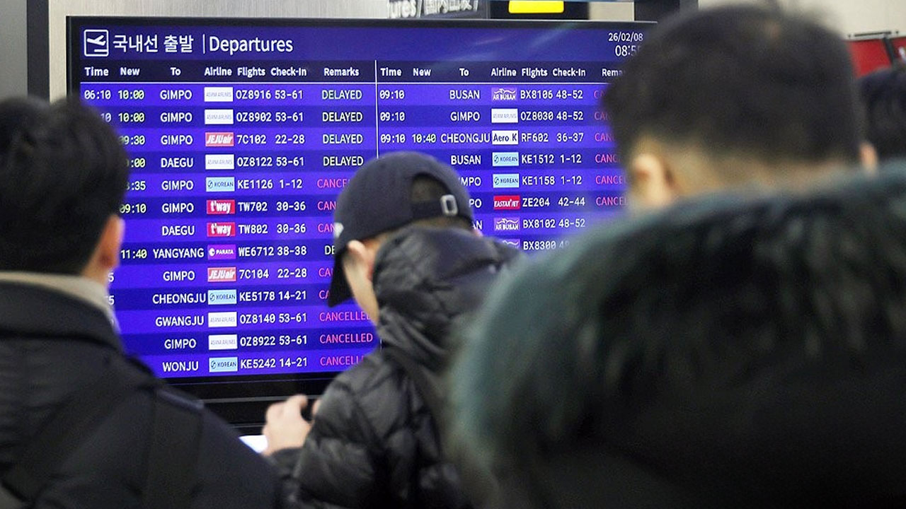 폭설·강풍에 제주공항 활주로 임시 폐쇄‥11시부터 운영 재개