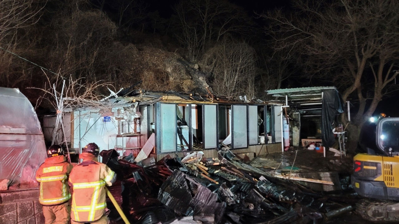 경북 김천서 단독주택에 불‥다친 사람 없어