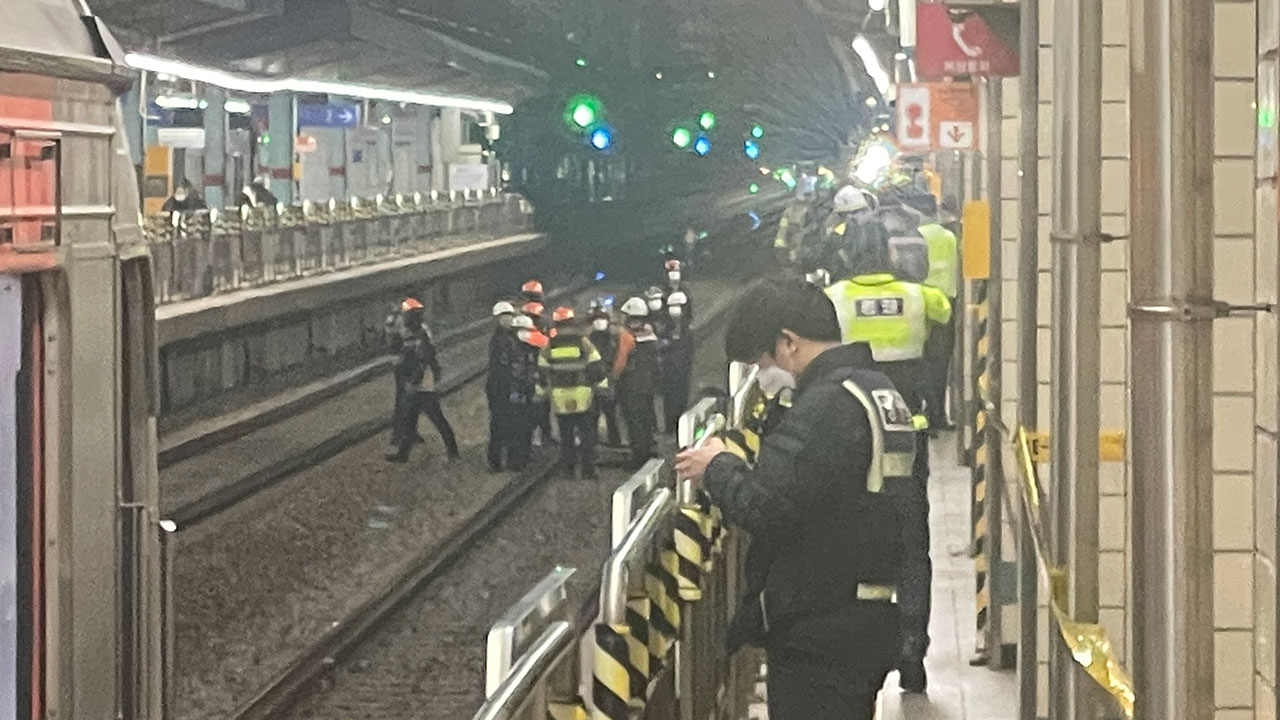 경기 부천시 중동역 선로에서 20대 남성 전동차에 치여 사망