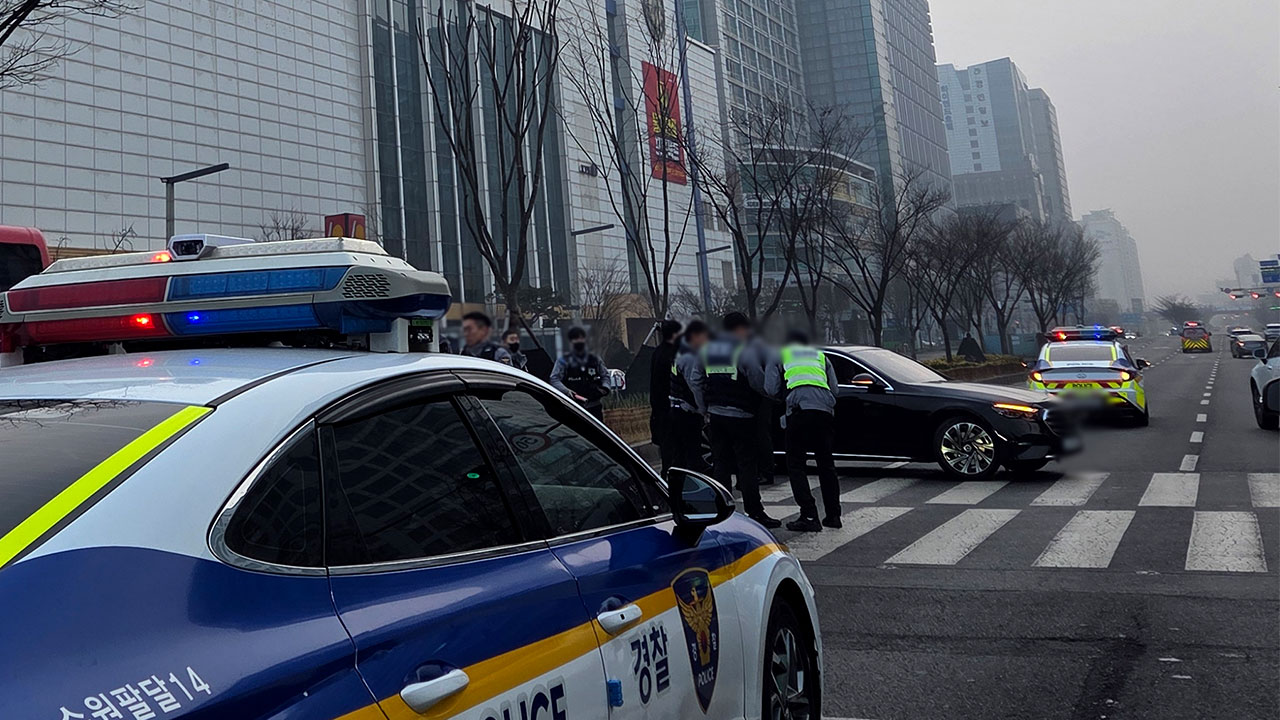 수원시청 앞 도로서 음주 역주행하다 보행자 들이받은 벤츠 운전자 붙잡혀