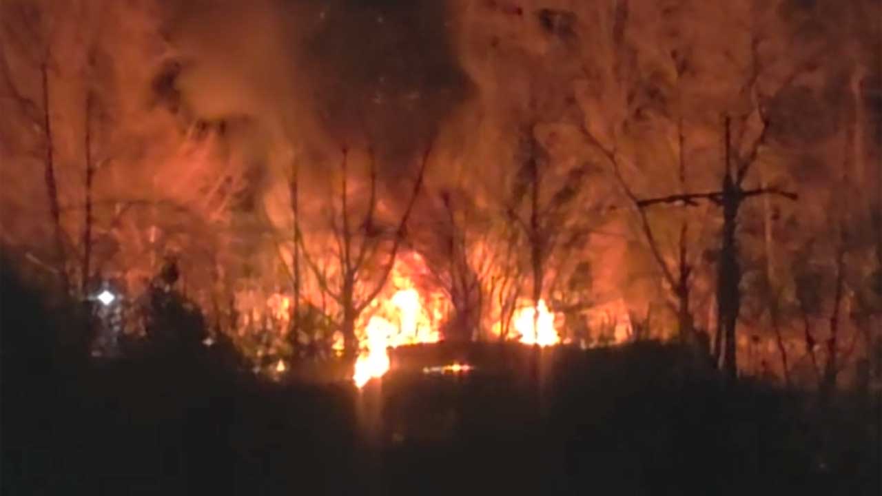 경기 부천 창고용 비닐하우스서 불‥다친 사람 없어