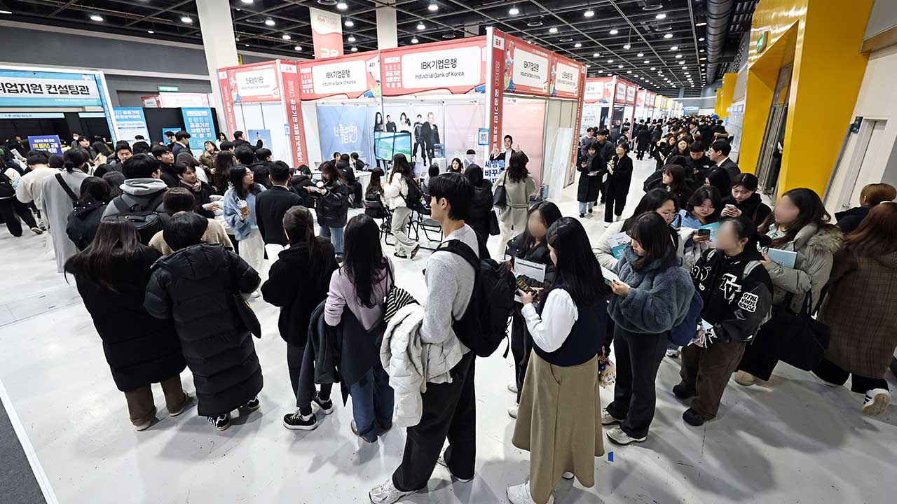 구직자 10명당 일자리 3.6개‥코로나19 때보다 낮아