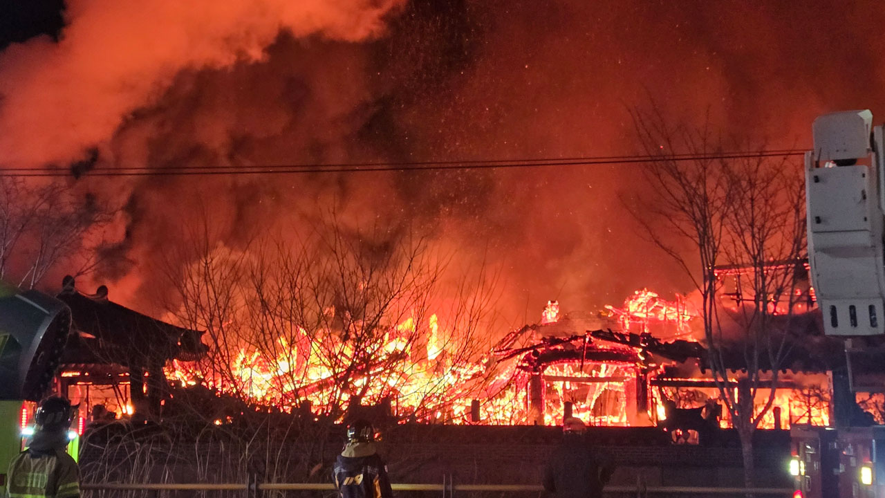 전북 익산시 식당서 불‥2시간 반 만에 큰 불 잡아