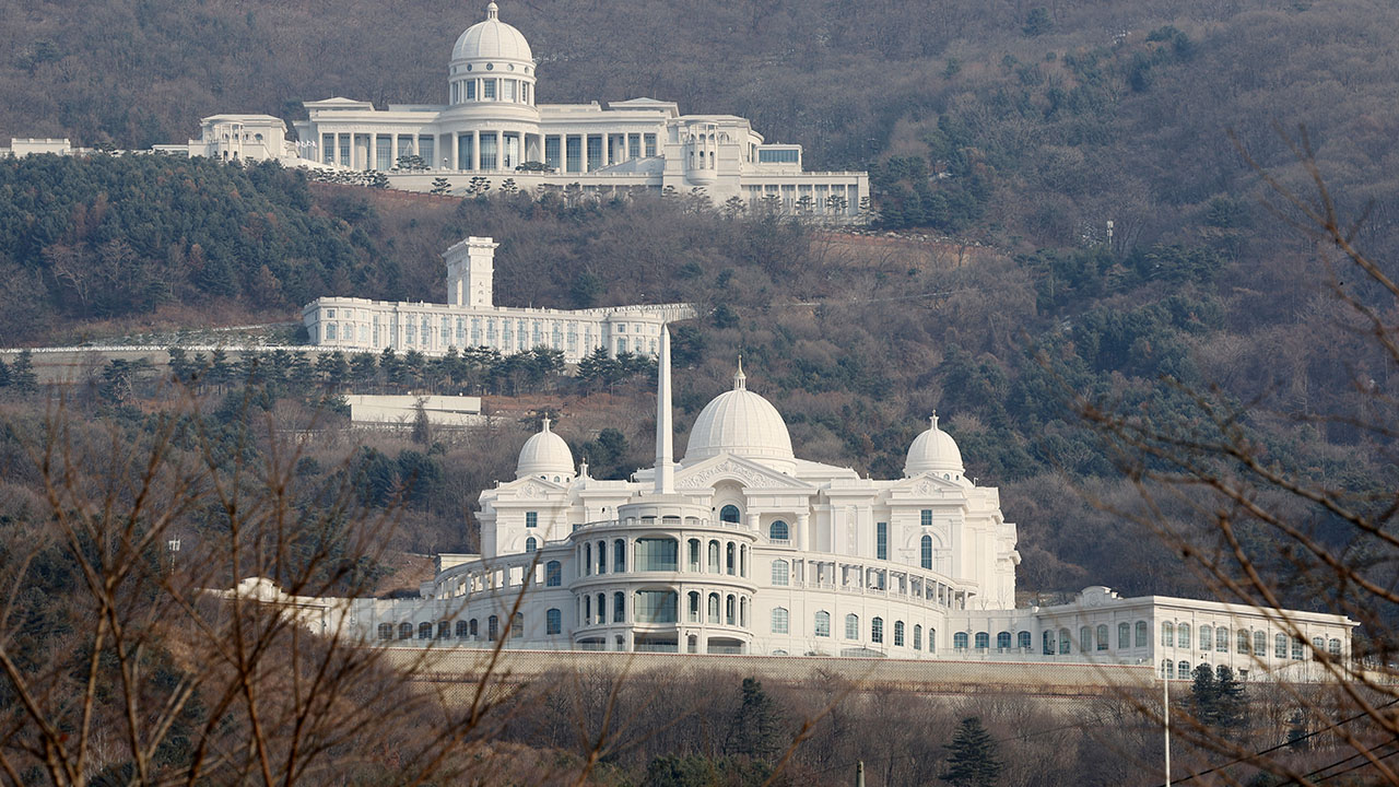 정교유착 합수본, '쪼개기 후원 의혹' 전직 통일재단 이사장 소환