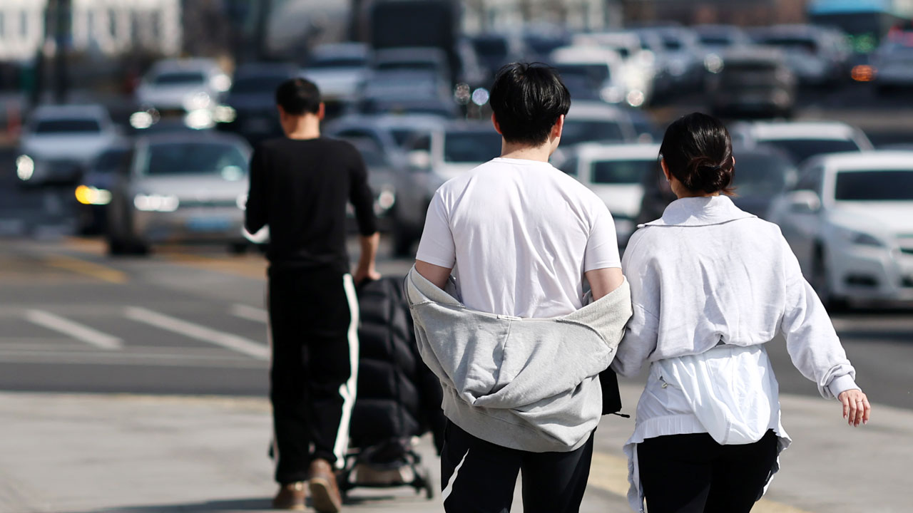 [날씨] 낮 최고기온 22도 안팎 포근함‥전국 곳곳 비 소식