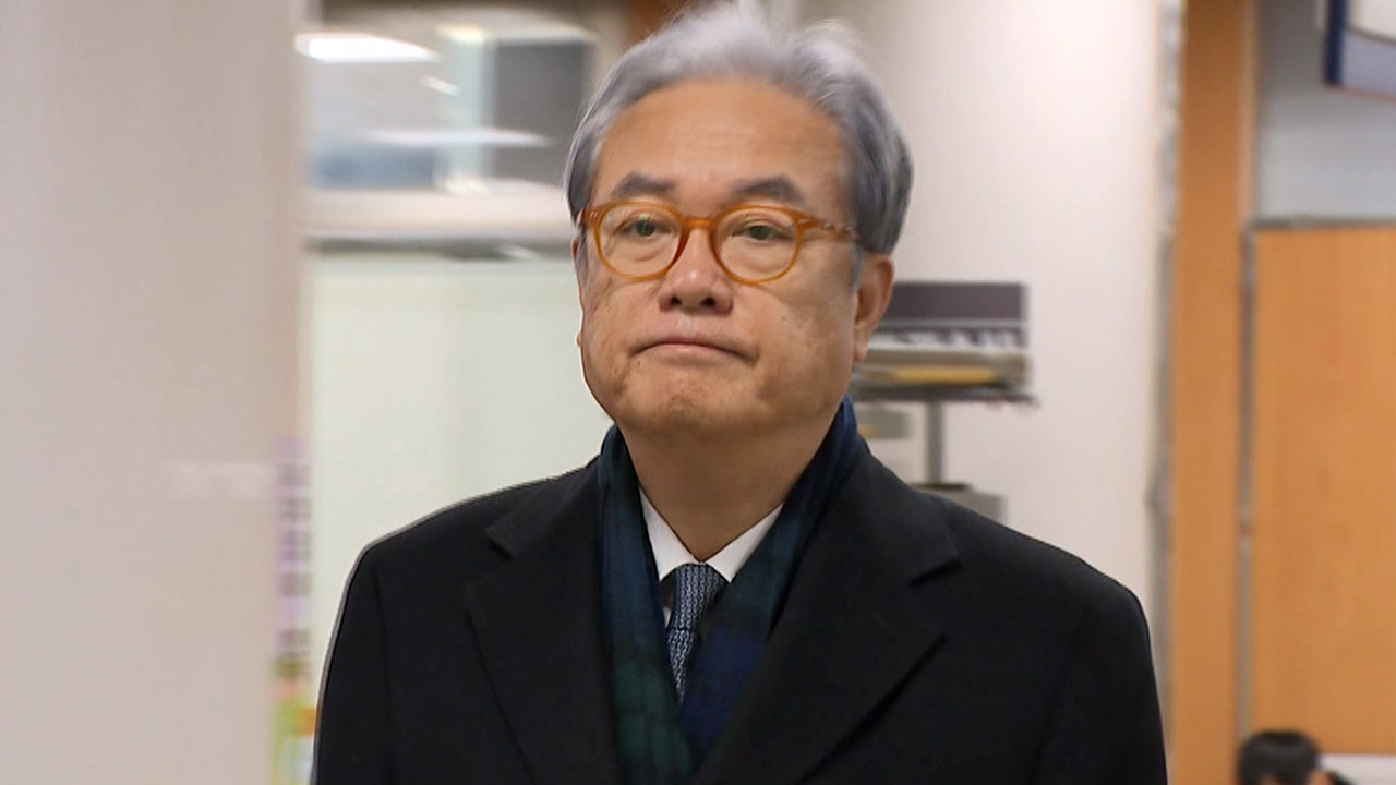 경찰, '윤석열 대통령실 PC 초기화' 정진석·윤재순 송치