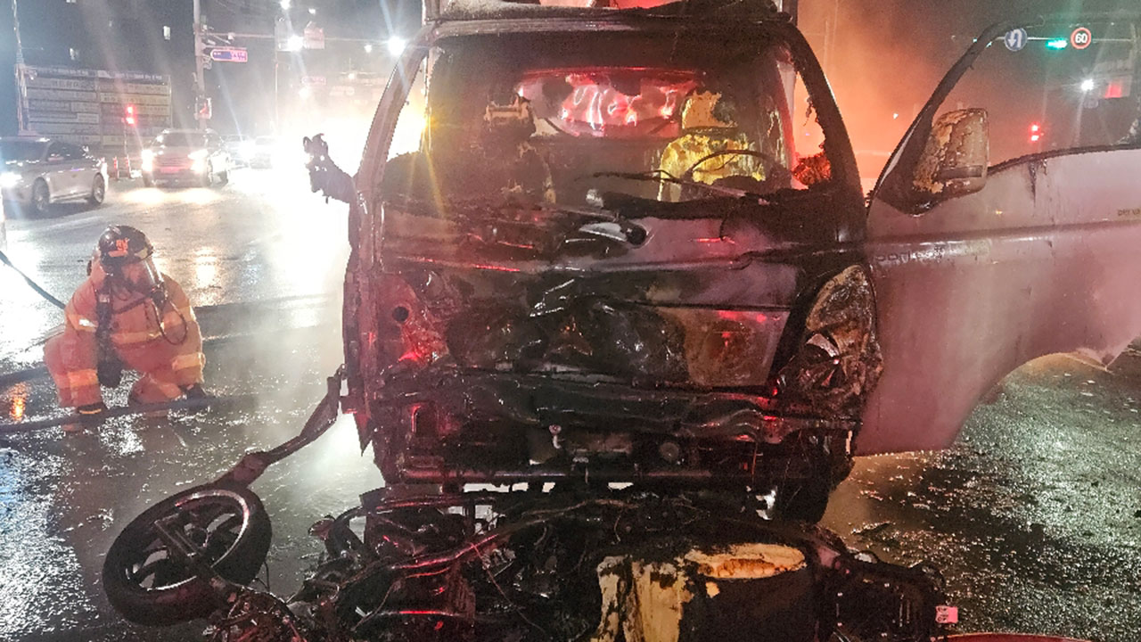 전남 무안에서 1톤 트럭과 오토바이 충돌‥1명 심정지