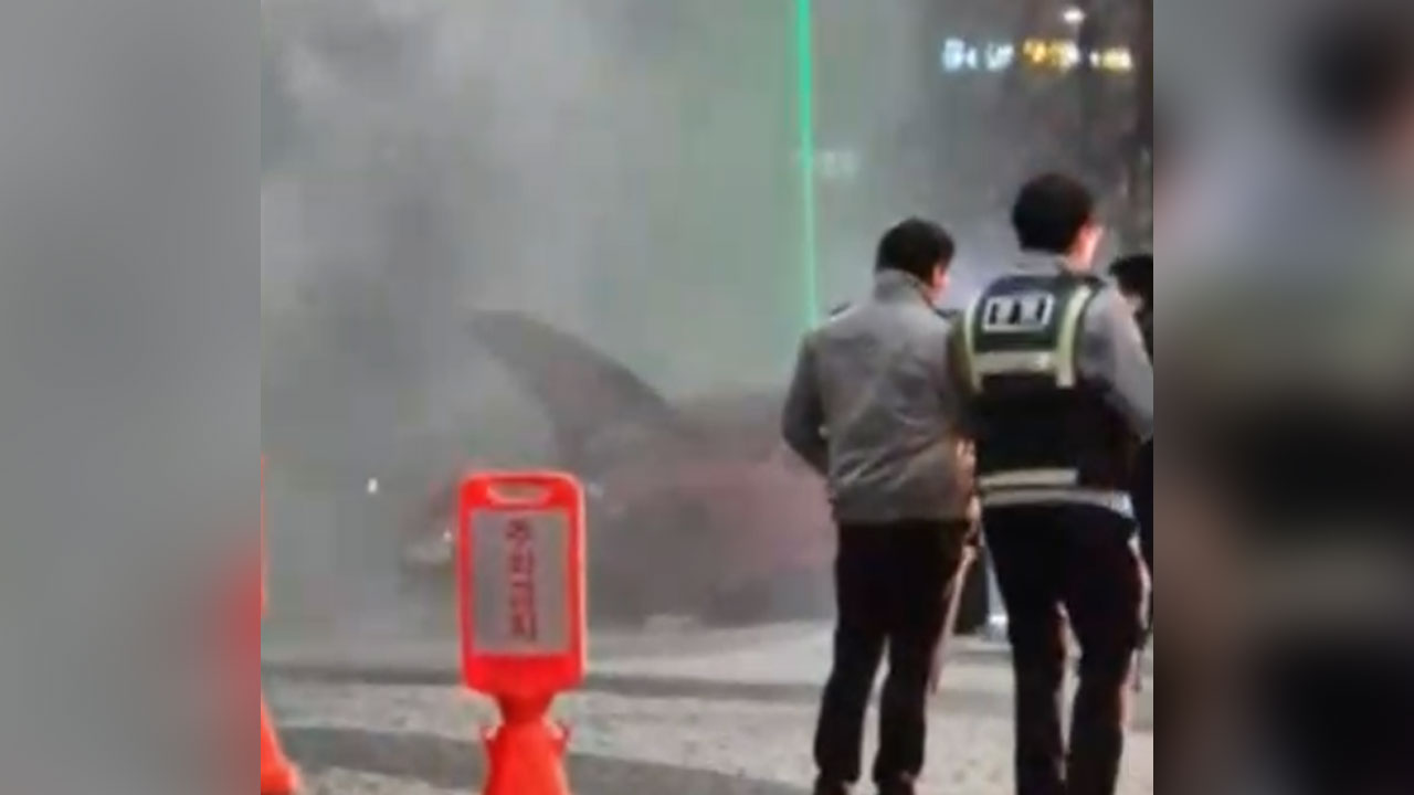 부산 해운대 아파트 입구서 외제 승용차 불‥전기차 아냐