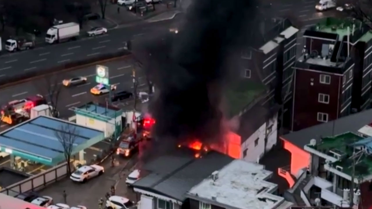 경기 성남서 창고 건물 화재‥다친 사람 없어