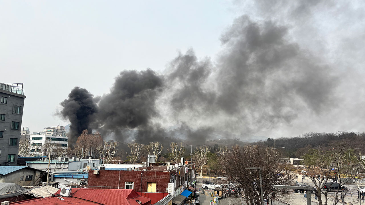 서울 종로구 귀금속 상가에서 불‥3시간 만에 꺼져