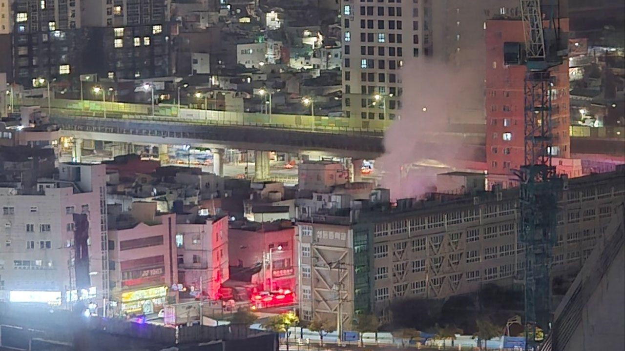 부산 남구 다가구 주택서 화재‥3명 대피