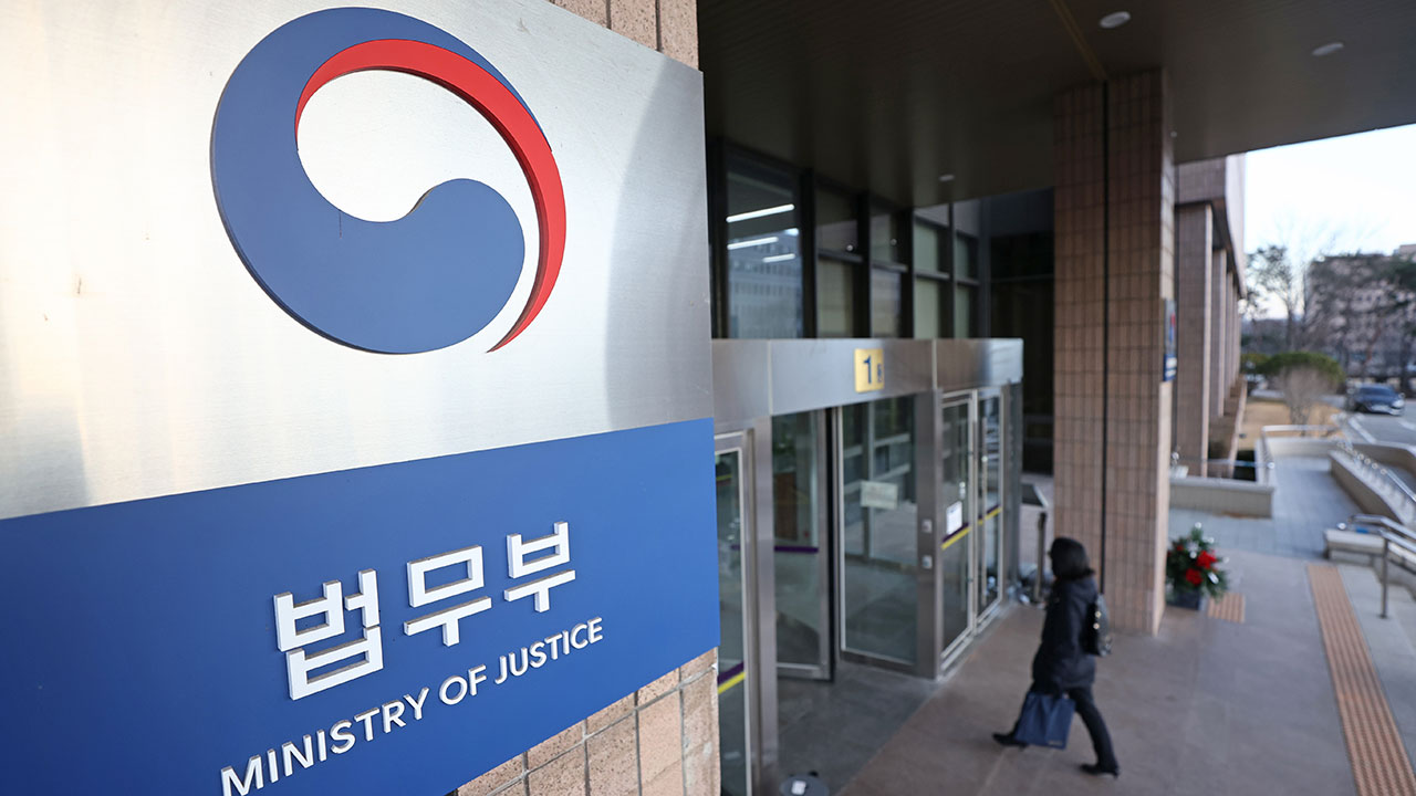 이 대통령 '기름값 담합 경고'에 법무부도 "모든 법집행 수단 동원할 것"