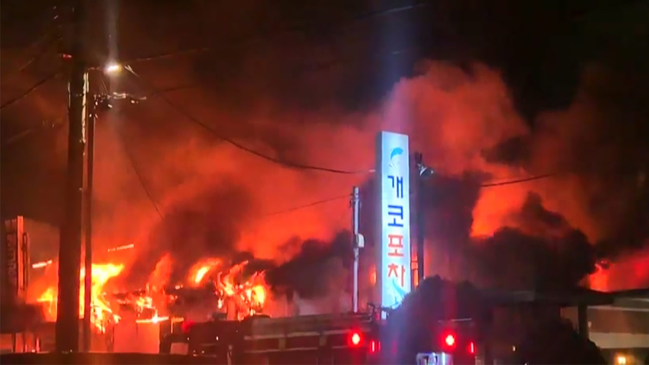 군산 주방기기 공장서 불‥인명피해는 없어