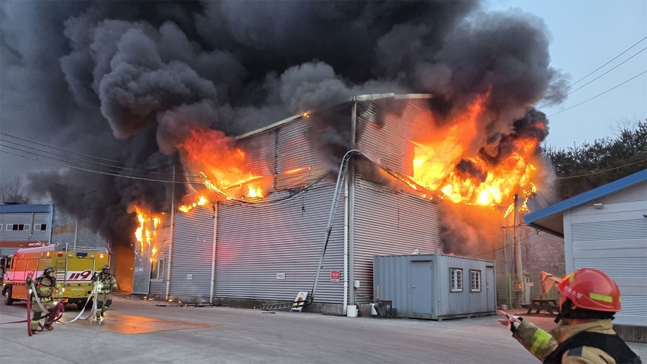 전북 완주 공장 자원순환시설서 불‥다친 사람 없어
