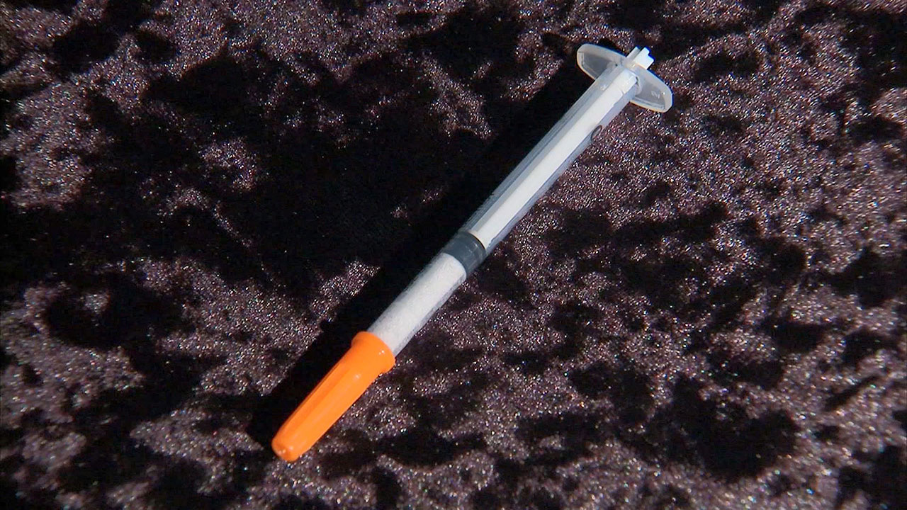 모텔에서 필로폰 투약하고 난동 부린 남성 2명 구속 송치