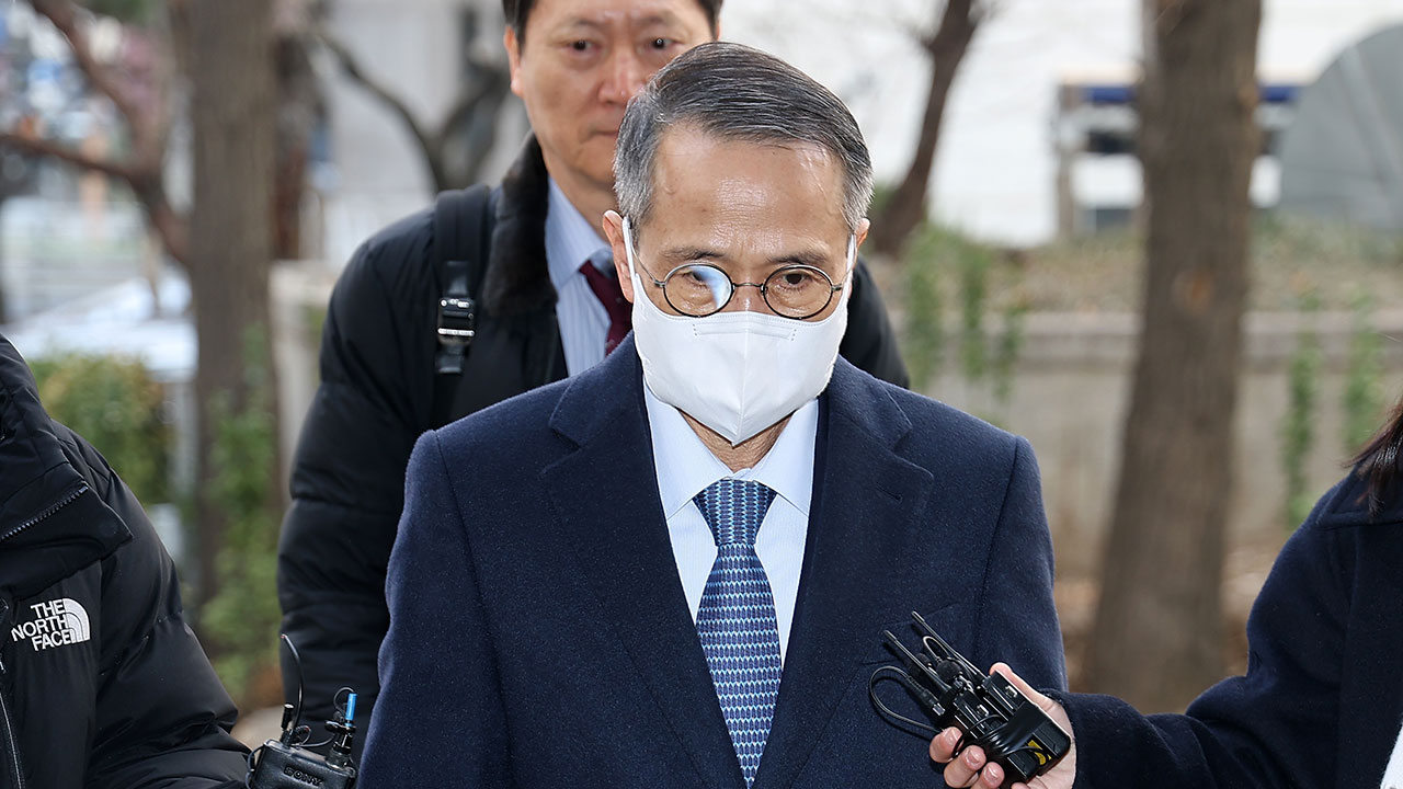 [속보] '서울 강서구청장 보궐선거 개입' 혐의 김규현 전 국정원장 경찰 출석