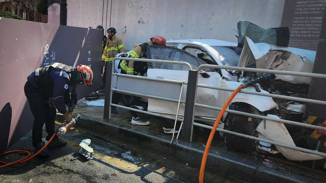 서울 강동구서 택시가 인도 덮쳐‥택시 승객 1명 사망