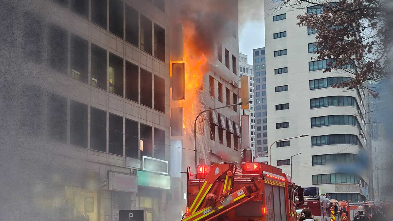 서울 중구 소공동 건물 화재 완진‥소방 당국, 인명수색 지속