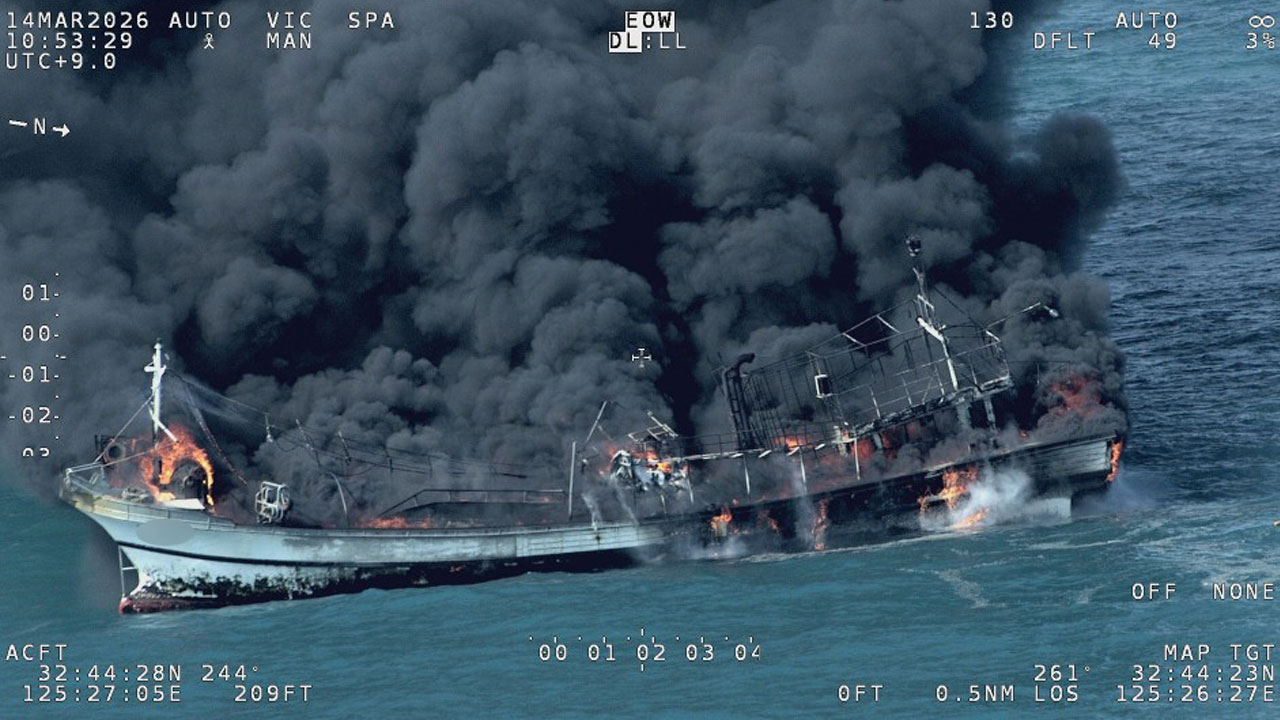 제주 어선 화재 7시간 만에 진화‥실종자 2명 야간 수색 계속