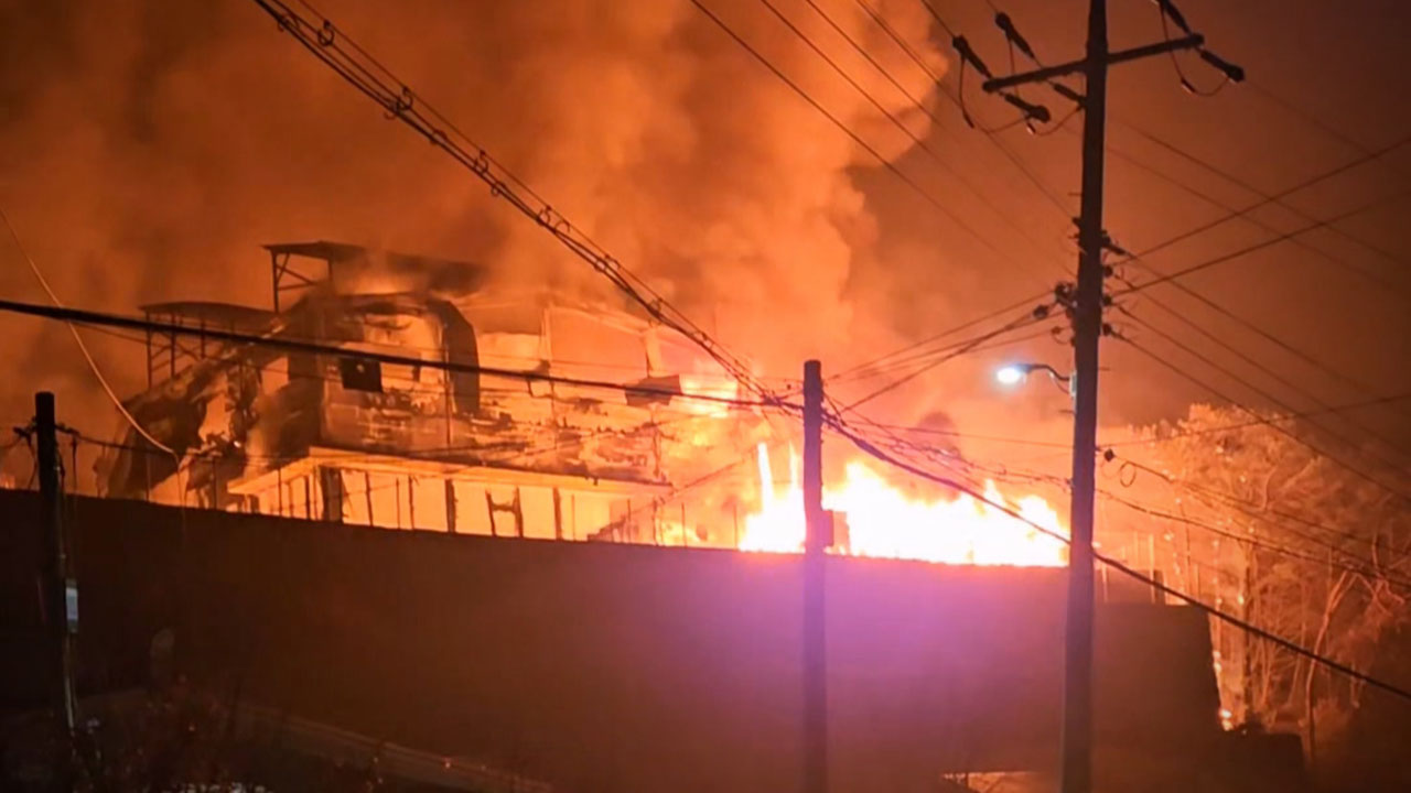 경기 포천시 신북면 공장서 불‥인명피해는 없어
