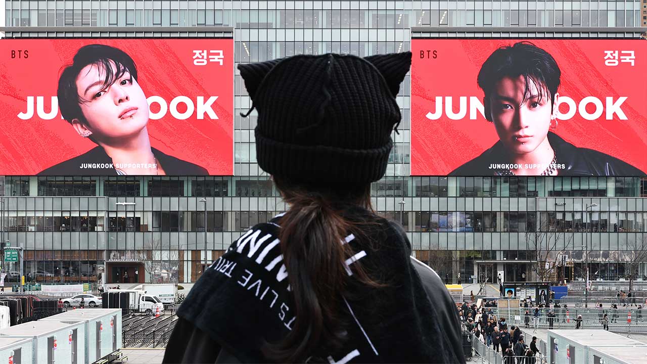 결혼식 당일 BTS 공연이라니‥경찰 버스로 '하객 수송' 돕는다