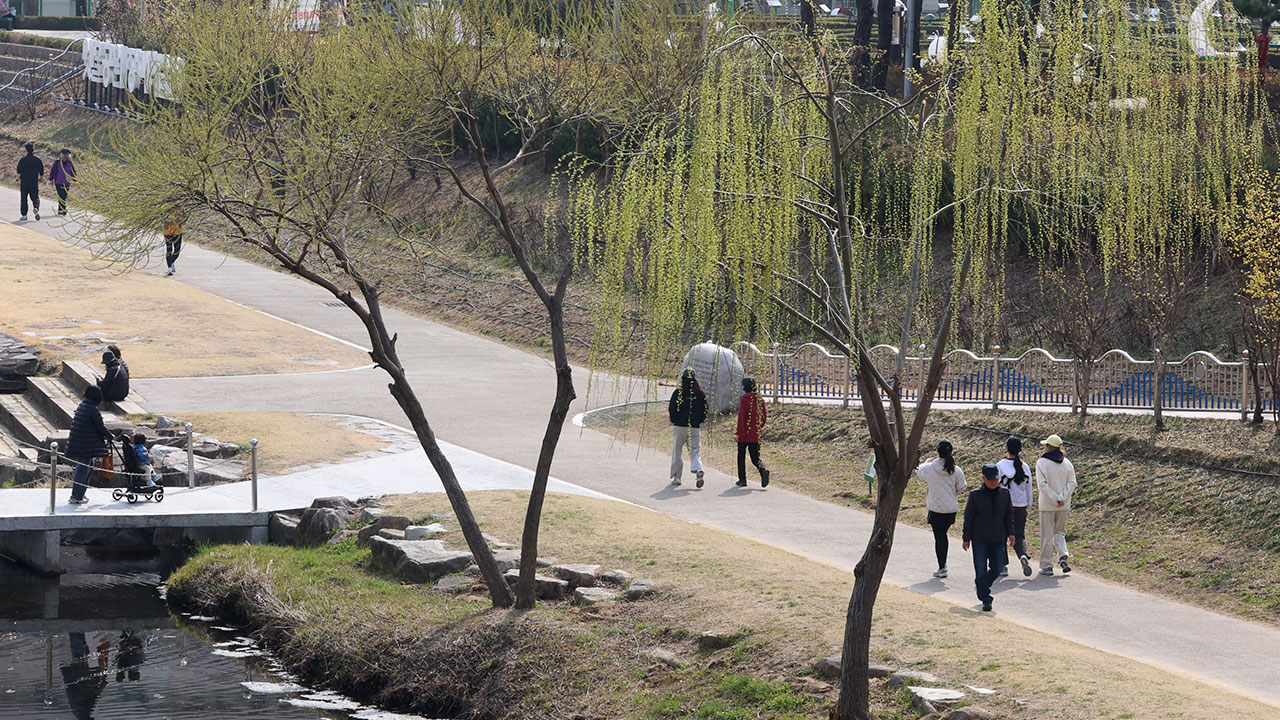 [날씨] 낮 최고 21도 봄 날씨‥수도권 미세먼지 '나쁨'