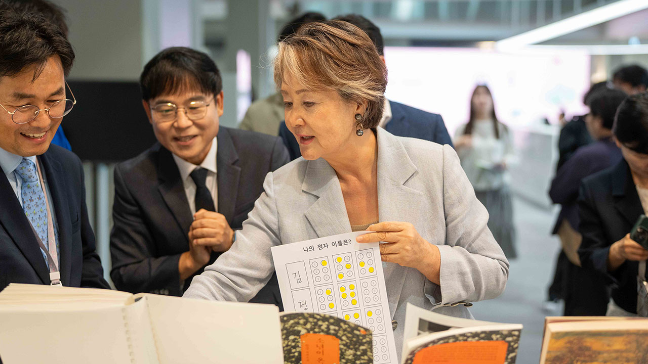 검찰, 김정숙 여사 '특활비로 옷 구매 의혹' 무혐의 종결