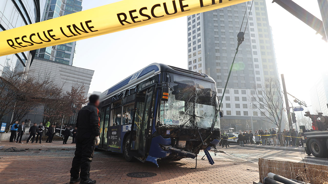 경찰, '서울 서대문역 인도 돌진' 버스기사 송치
