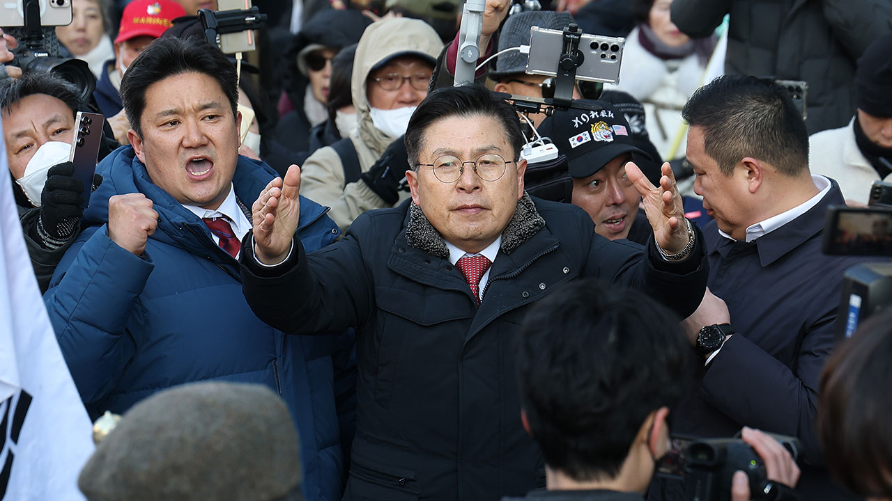 경찰, "탄핵 인용시 폭동" 황교안 내란선동 혐의 불송치